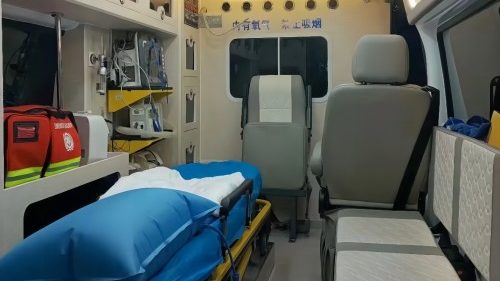 救护车送病人长途咋收费 按公里计算