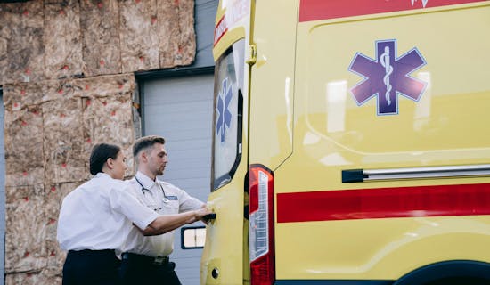 预约救护车长途转运是否要付定金